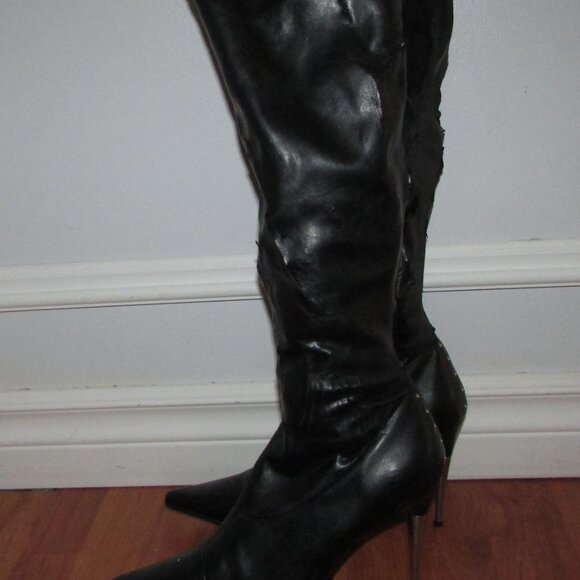 Black Pleather Silver Stiletto Heeled Riveted Boots - Sz 7-7.5 - Picture 10 of 11